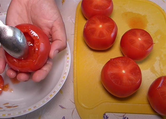 Томат Печеный в соли в духовке. Набор форм для запекания помидор лук перец. Фаршированные помидоры с фаршем. Дольки помидор фаршем лодочки. Помидоры снизу