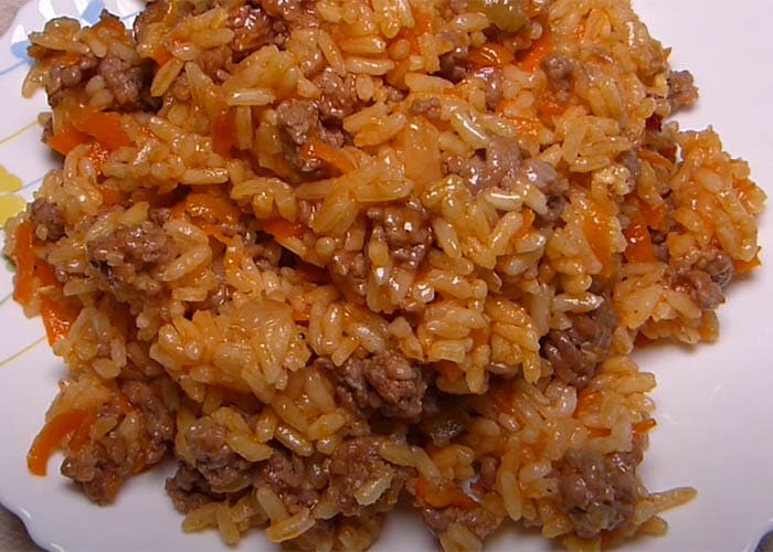 Рис с фаршем и овощами: рецепт вкусного и полезного блюда 🍚